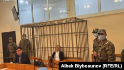 Тенгиз Болтурук в зале суда. 