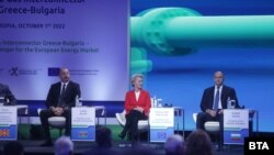 Իլհամ Ալիևը, Ուրսուլա ֆոն դր Լայենը և Ռումեն Ռադևը, Սոֆիա, 1 հոկտեմբերի, 2022թ.