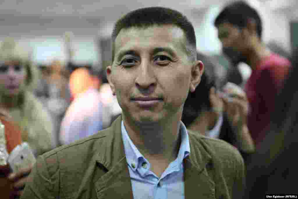 "Бейне" долбоорунун автору Тынчтыкбек Кожобеков. Ал акчасы жок эле жакшы иш жасаса болот деп ишенет жана иш жүзүндө далилдөөгө ашыгарын айтты.&nbsp; 