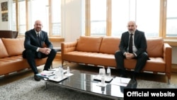 Премьер-министр Никол Пашинян (справа) и председатель Европейского совета Шарль Мишель