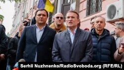 ფოტო არქივიდან: ვიქტორ მედვედჩუკი თანამოაზრეებთან ერთად. კიევი, 12 ოქტომბერი, 2021წ.