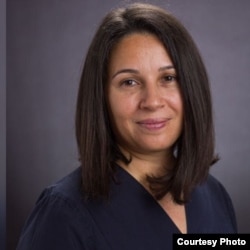 Brokerul Roxana Tatu.