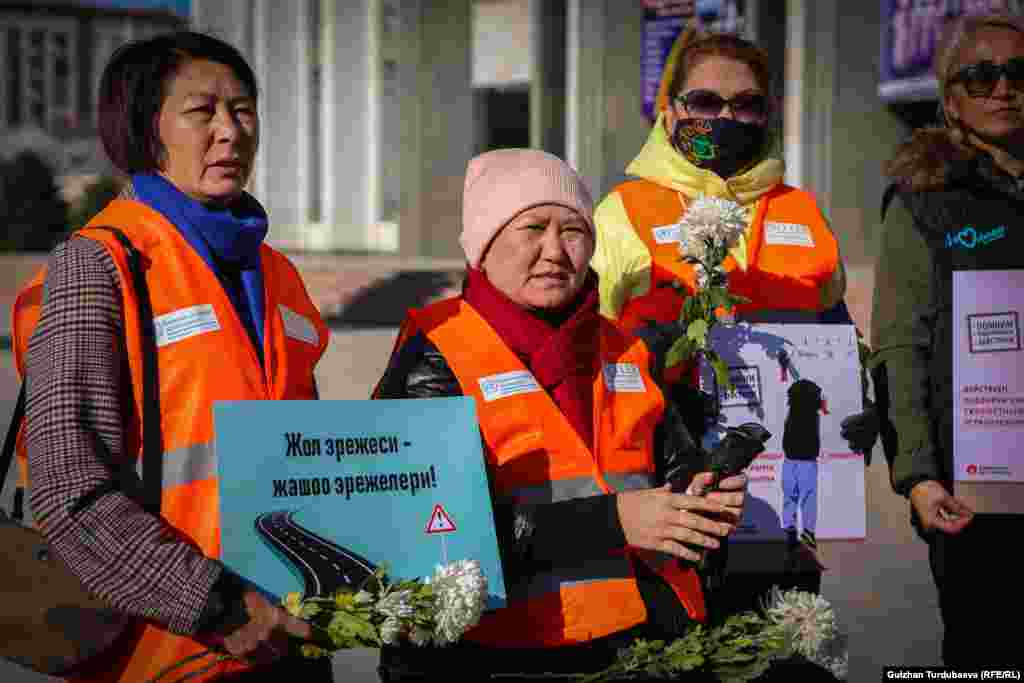 Бишкекте 21-ноябрда жол кырсыктарынын курмандыктарын эскерүү күнүнө карата акция өттү. Бул жолку акция "Жөө жүргүнчүлөрдүн коопсуз өткөөлү" деген кампаниянын алдында уюштурулду.&nbsp;