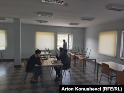 Kampi për azilkërkues në Magure.