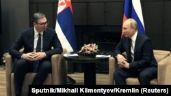 Presidenti i Serbisë, Aleksandar Vuçiq dhe ai i Rusisë, Vladimir Putin, gjatë takimit më 25 nëntor 2021 në Soçi të Rusisë. 