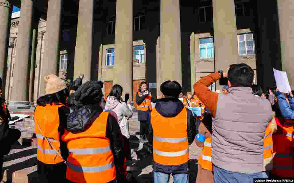 Иш-чара "Пролекс", "Балдардын укугун коргоо лигасы" коомдук фонддору жана Жол коопсуздугу башкы башкармалыгынын демилгеси менен уюштурулду. Ага Дүйнөлүк саламаттык сактоо уюмунун аймактык бюросу колдоо көрсөттү.