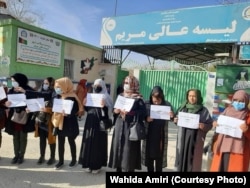 Ооган кыздары менен аялдары былтыр ноябрда Кабулда билим алуу мүмкүнчүлүгүн чектөөсүнө каршы демонстрацияга чыгышкан.