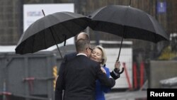 Umbrele de securitate. Von der Leyen se întâlnește cu premierul finlandez Petteri Orpo la Helsinki, la 29 august 2025.