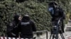 Атина- Грчката полиција врши увид на местото каде што беше убиен новинарот Јоргос Карајваз,09.04.2021
