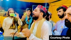  په کراچۍ کې د پښتون ژغورنې غورځنګ سيمينار ته نورالله ترين د وينا په حال کې 