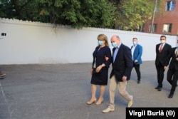 Directorii subsidiarei Gazprom au încercat să implice și familia fostului Președinte al României în afacerile cu gaze și petrol din România.