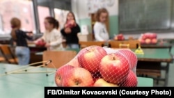 Јаболката што им се делеа на основците како здрава ужинка