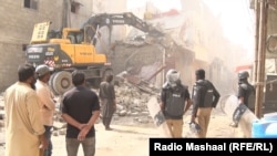 پولیس د نومبر پر ۲۱مه د کراچۍ په مرکزي ضلع کې د مجاهد کالونۍ د تجاوزاتو نړولو بهير څارنه کوي.