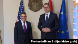 Këshilltari i Departamentit Amerikan të Shtetit, Derek Chollet dhe presidenti i Serbisë, Aleksandër Vuçiq.