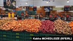 საკვები პროდუქტები სუპერმარკეტში