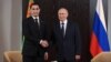 Türkmenistanyň prezidenti Serdar Berdimuhamedow (çepde) we Russiýanyň prezidenti Wladimir Putin