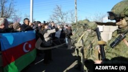  Բնապահպանական պատրվակով Լաչինի միջանցքն արգելափակած ադրբեջանցի ցուցարարները և ռուս խաղաղապահները, 12-ը դեկտեմբերի, 2022թ.