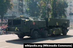 Макет пусковой установки "Гром-2" на параде в Киеве