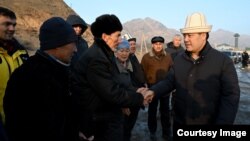 Садыр Жапаров в Баткенской области.  25 декабря. Фото пресс-службы президента.