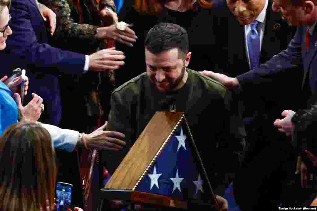 Zelenskiy is given a warm farewell by lawmakers as he leaves the U.S. Congress.