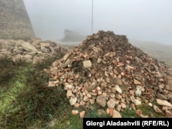 სიღნაღის გალავნის თაღის ნანგრევები