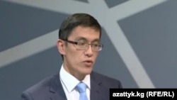 Эдил Байсалов в студии "Азаттыка", Бишкек, 21 июля 2010 года.