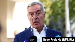 Parlamentarna većina Demokratskog fronta, Demokrata i Ure želi da ograniči nadležnosti predsjednika Crne Gore Mila Đukanovića. 