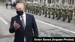 Vasile Dîncu a încheiat al treilea portofoliu de ministru, respectiv la Apărare (noiembrie 2021 - octombrie 2022). În trecut el a mai fost la Administrație și Dezvoltare Regională (noiembrie 2015 - ianuarie 2017) și la Informații Publice (decembrie 2000 - decembrie 2004).