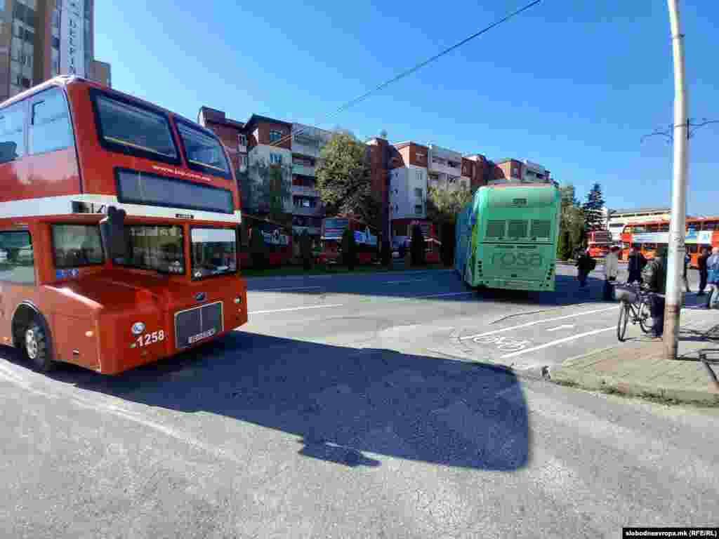 Покрај дел од вработените,&nbsp;во знак на протест, пред Владата денека излезе и раководството на јавното претпријатие и на Град Скопје