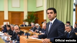 Рустам Эмомали