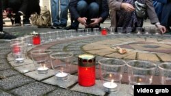 U Srbiji su do sada više puta organizovani skupovi podrške Ukrajini, doduše u znatno manjem obimu nego skupovi podrške Rusiji. Fotografija sa jednog od poslednjih okupljanja u Beogradu na inicijativu aktivista iz Rusije i Ukrajine koji se protive ruskoj invaziji, oktobar 2022.