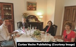 În 2014, la castelul Săvârșin, în sufrageria de familie.