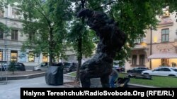 Ініціатором цієї петиції є громадська діячка зі Львова, мисткиня Наталія Криничанка