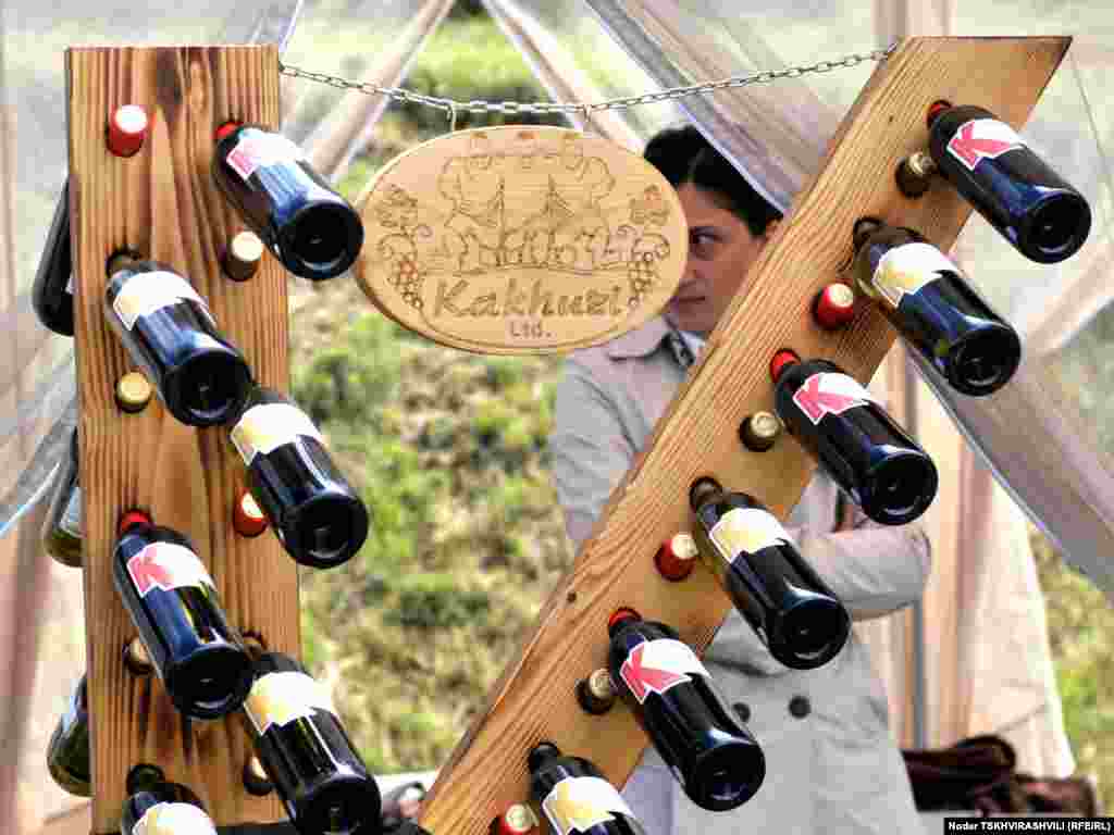 "კახური" ღვინოები - ეთნოგრაფიულ მუზეუმში რიგით მეორე „ახალი ღვინის ფესტივალი“ გამართა „ღვინის კლუბმა“.