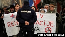 Protesti za i protiv Nedića