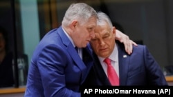 Премиерите на Словакия Роберт Фицо (вляво) и на Унгария Виктор Орбан (вдясно), 20 март 2025 г.