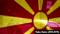 Flamuri i Maqedonisë së Veriut. Fotografi ilustruese. 