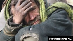 یک معتاد مواد مخدر در کابل