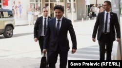 Crnogorski premijer tužiocima predao dokumentaciju o švercu cigareta u Crnoj Gori koju je prikupljao od decembra 2020. godine