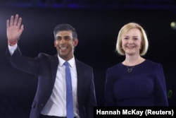 Rishi Sunak (stânga), fostul ministru al Finanțelor din Marea Britanie, este așteptat să-și anunțe candidatura pentru funcția de lider al Partidului Conservator și de premier al Marii Britanii.