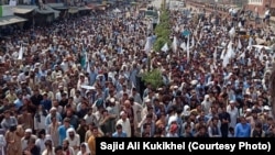 د سېپټېمبر پر څلورمه لاریون او جلسې ته سلګونه کسان ورغلي ول. 