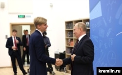 პუტინი კალინინგრადში უფროსკლასელებთან შეხვედრაზე. 2022 წლის 1 სექტებმერი