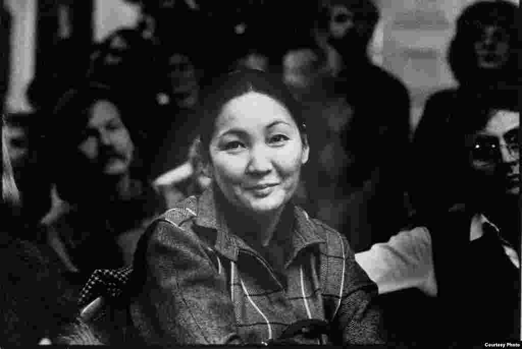 Мария Айтматова ВГИКти бүтүргөн, Кинематографисттер Союзуна караштуу Кино үйүндө сценарист болуп иштеген.