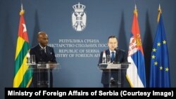 Ministri i Jashtëm i Togos, Robert Dussey, dhe ai i Serbisë, Ivica Daçiq, gjatë një konference për media në Beograd më 16 janar 2023.