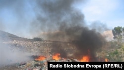 Запалена дива депонија во Дебар.