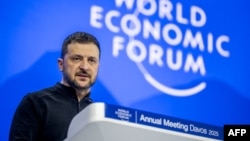 Украинанын президенти Владимир Зеленский Давостогу форумда сүйлөп жатат. 21-январь, 2025-жыл. Швейцария. 