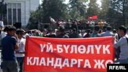 Кыргызстанда үй-бүлөлүк башкаруу элдин көңүлүнө көк талкандай тийди.