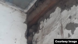 Кара-Кулжадагы Кебек Мамаев атындагы орто мектебинин жарака кеткен бөлүгү.