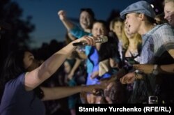 Співачка Лоліта Мілявська на концерті в Керчі, 2015 рік