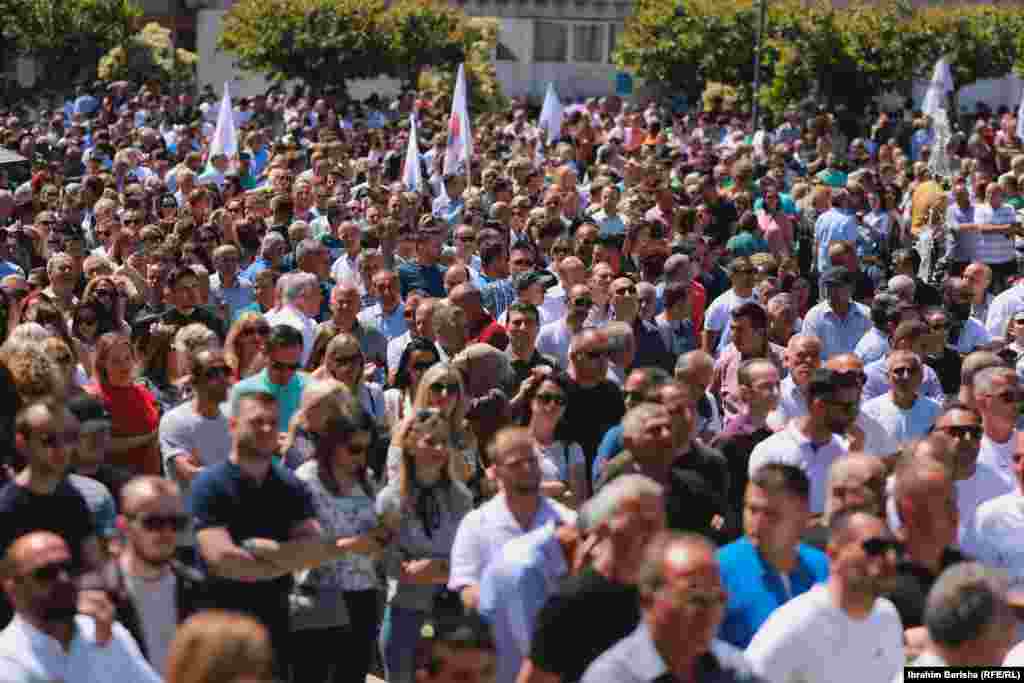 Protesta u karakterizua me pjesëmarrje masive.&nbsp;
